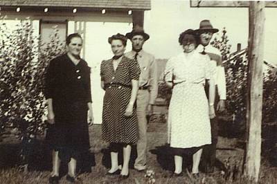 Barbara (Heilman) Gross, Francisca and Lorenz Feist, Mary Gross and Joe Wald.