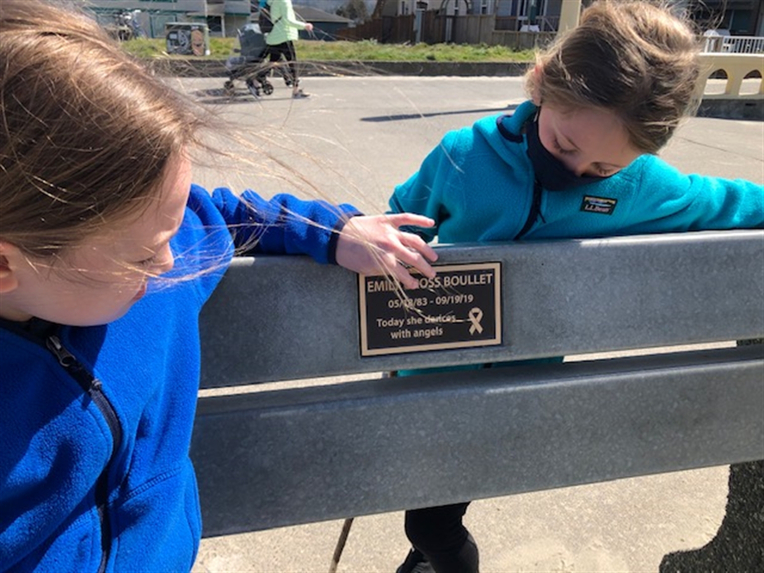 04/10/2021 in Seaside, OR, Ella and Paisley by Emily's memorial plaque.